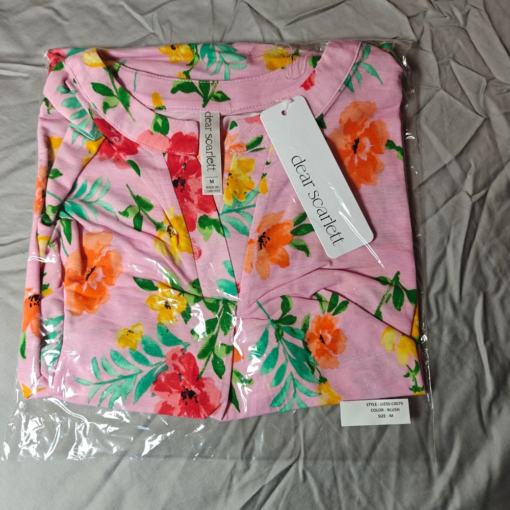 Dear Scarlett Lizzie Short Sleeve Wrinkle Free Floral Pink Split V-Neck Top Med - Picture 12 of 12